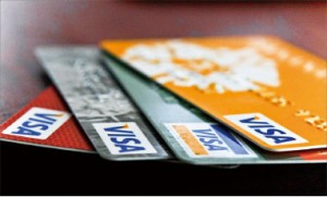7月1日，美國新罕布什爾州曼徹斯特市的22歲居民Josh Muszynski打開一封Visa信用卡帳單發現，自己欠下了23,148,855,308,184,500美元的帳單。（Getty Images） 